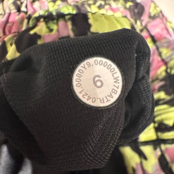 Lululemon Hotty Hot High-Rise Lined Short 2.5" Inflected Highlight Yellow Blk 6 - Picture 11 of 11